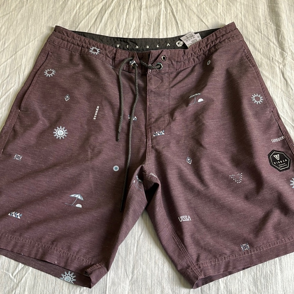 Vissla LIKE NEW size 32 boardshorts with side pockets